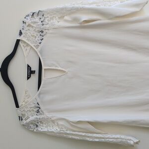 Express lace keyhole top